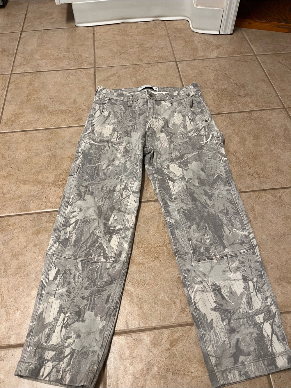Hollister Loose Fit Carpenter Double Knee Gray Camouflage Men Jeans 30 X 30 Camo - Picture 2 of 5